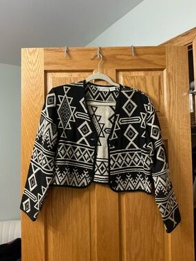 Black & White Geometric Open-Front Women's Sweater Jacket